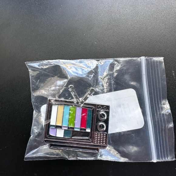 vintage Television 📺 pin - Picture 4 of 5